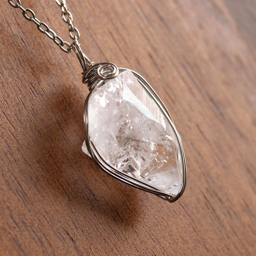 ワイヤー巻き☆虹入り宝石質アポフィライト（チェーン付）220544