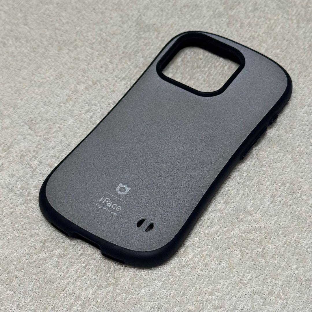 iPhone 15 Pro ナチュラルチタニウム 256G ケース+ストラップ付