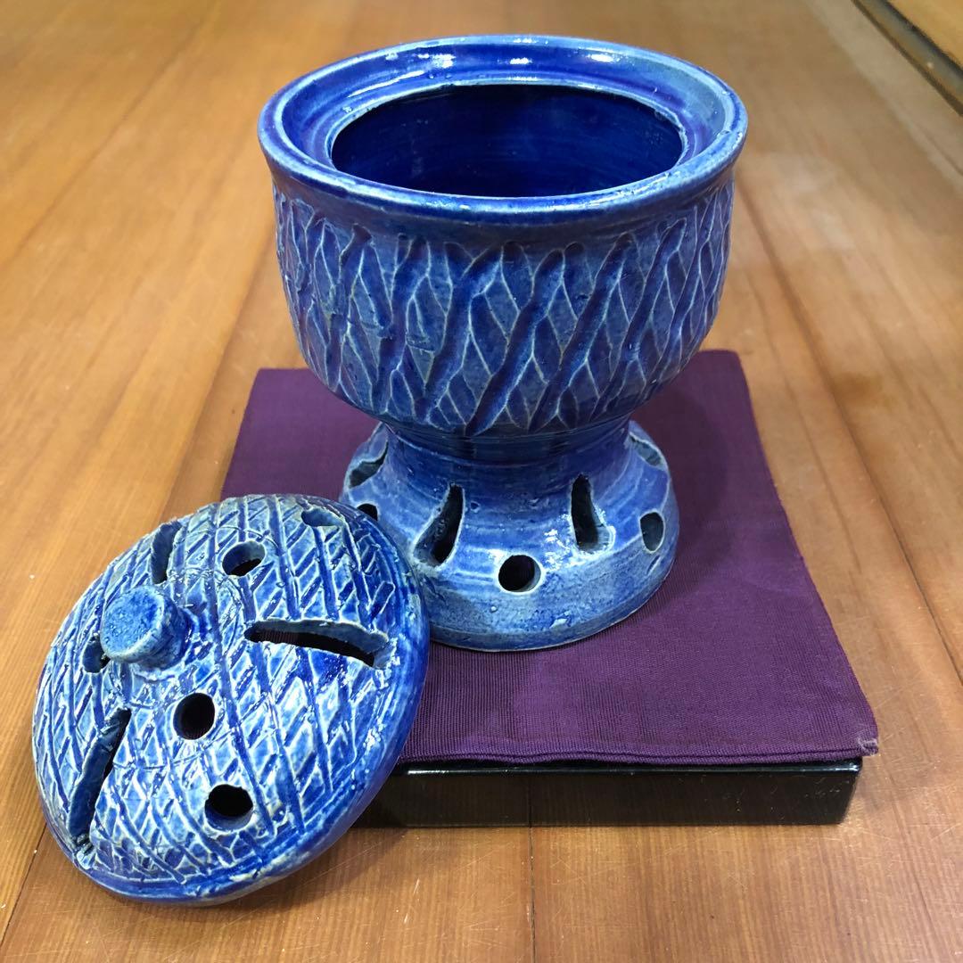 青い陶器の香炉 蓋付き