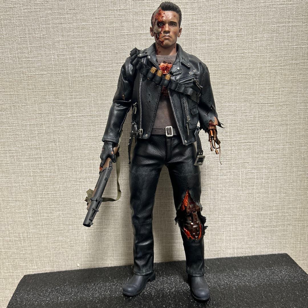 【ホットトイズ】 ターミネーター2フィギュア　Ｔ-８００（バトルダメージ版）