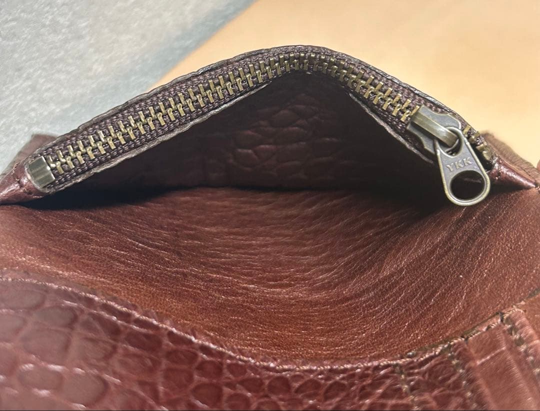 トラッカーウォレット　ミドル　三つ折り財布　型押しクロコ　コンパクト財布　牛革