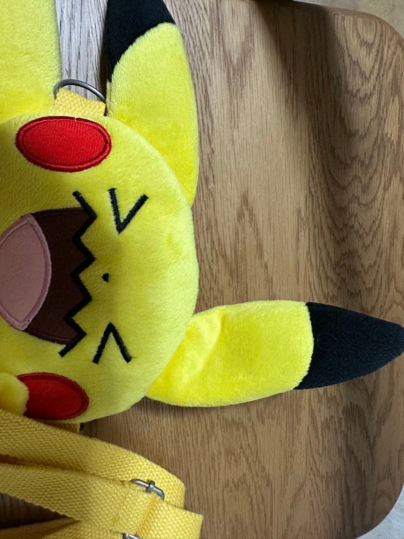 【値下げ】ポケモンセンター　モバイルポーチ みんなでソ～ナンス！　ピカチュウ