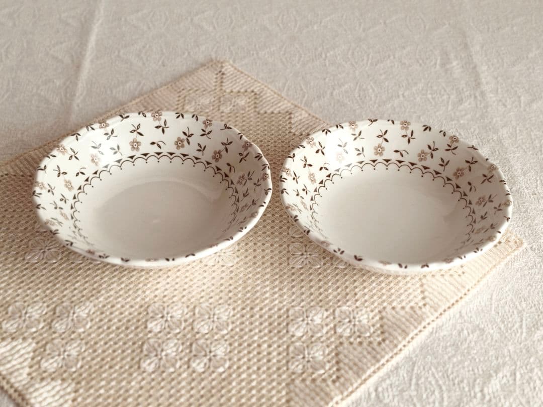 【mkuさま】vintage plate ❀ 優しい 小花柄の 深皿 a