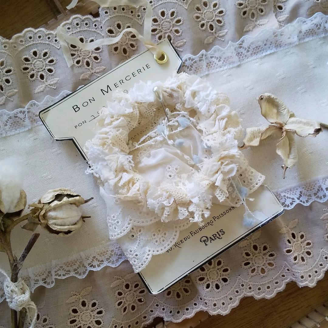 専用**フリフリエクリュなレースカードとくしゅくしゅ布miniリース♡**