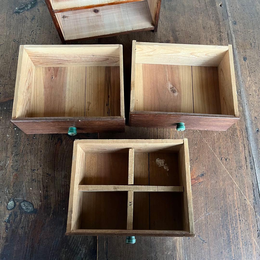 アンティーク 緑の摘みの小引き出し 3段 無垢材 昭和レトロ z656