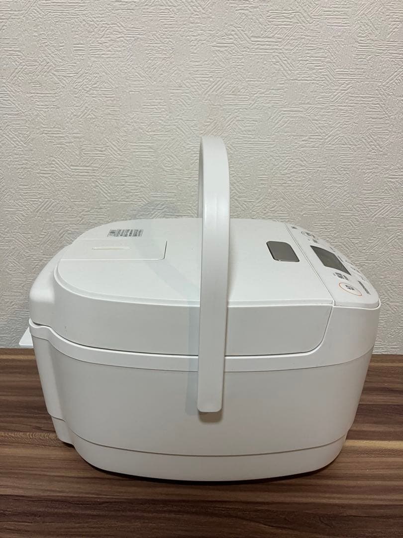 TOSHIBA IH炊飯器 5.5合炊き 2022年製 RC-10HR 送料込み