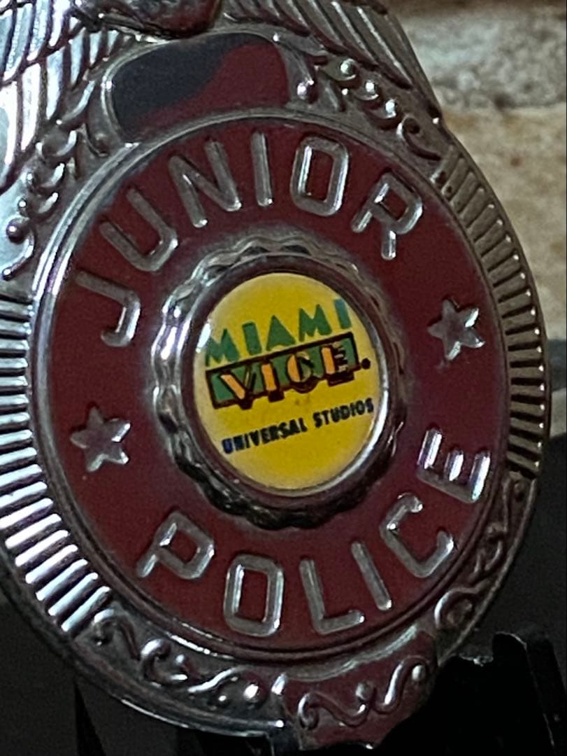 【非売品】マイアミバイス（ユニバーサル・スタジオ・フロリダ オープン記念バッジ）