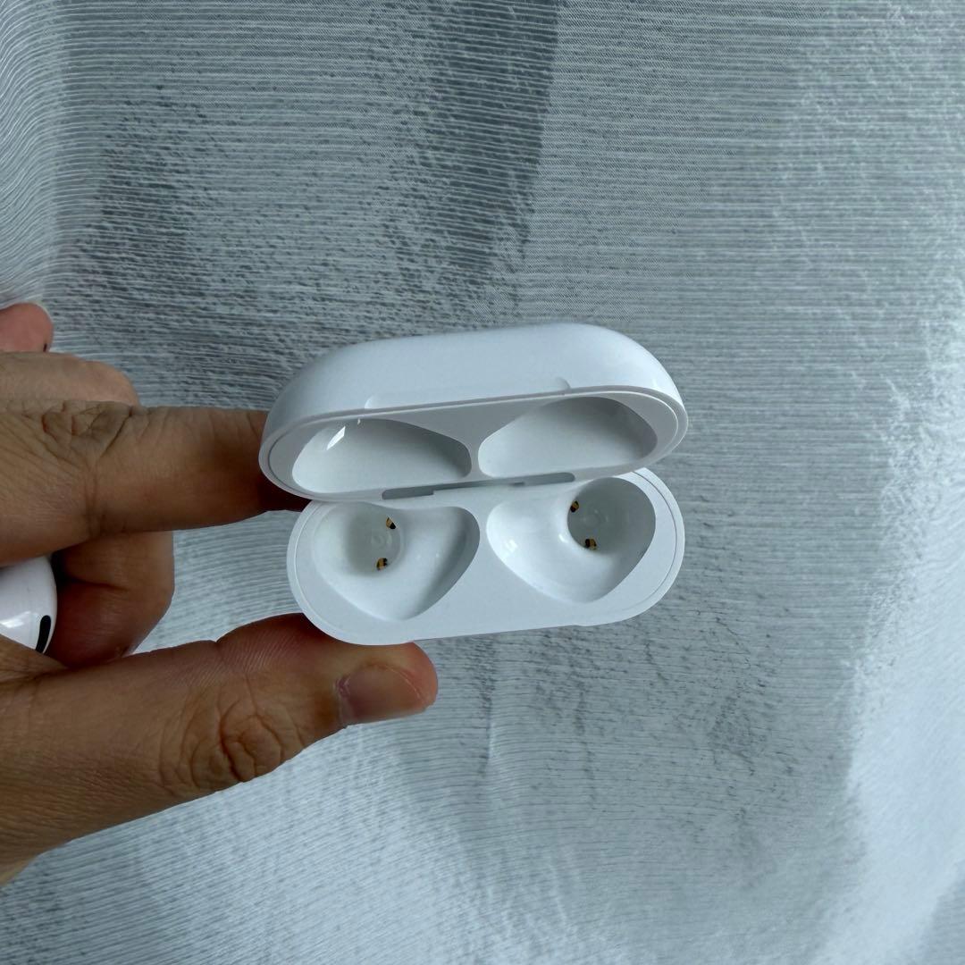 傷あり特別価格　Apple AirPods 4 ノイズキャンセリング搭載