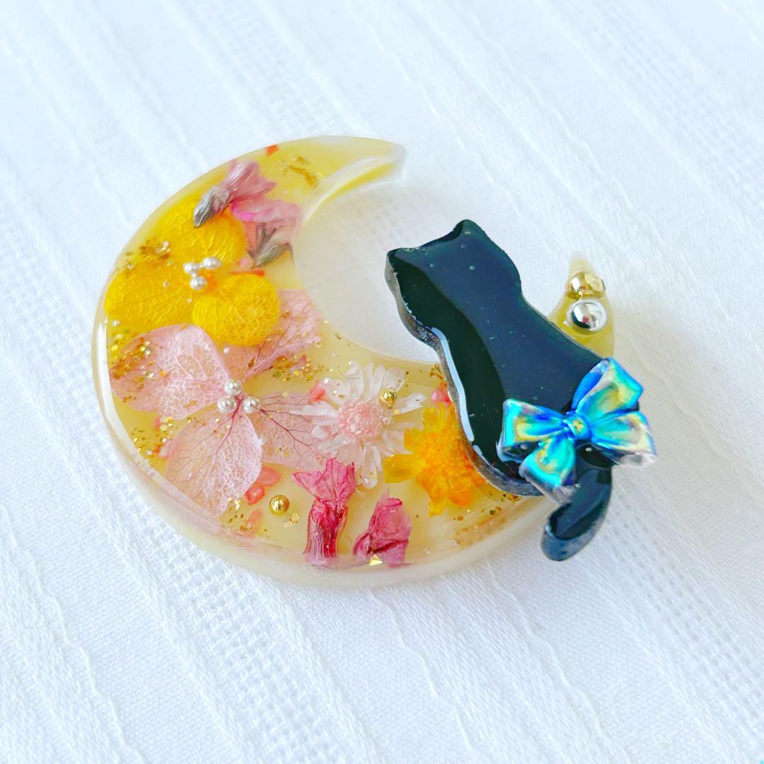 No.2293 ハンドメイド　ヘアゴム　レジン　黒猫　月　ドライフラワー