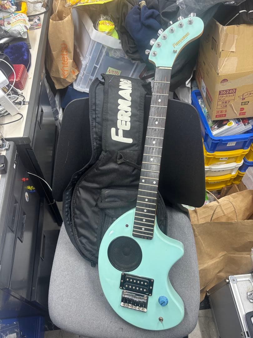 フェルナンデス　ZO-3 アンプ内蔵ギター　ソニックブルー