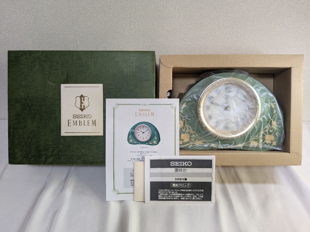 【新品未使用】 SEIKO EMBLEM 電波時計 置時計 グリーン
