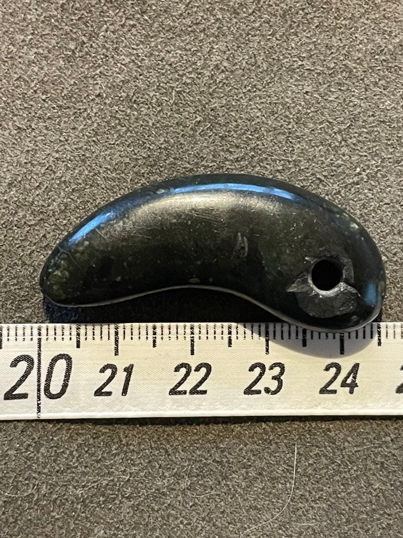 弥生時代　牙形勾玉　硬玉　碧玉　牙玉　翡翠