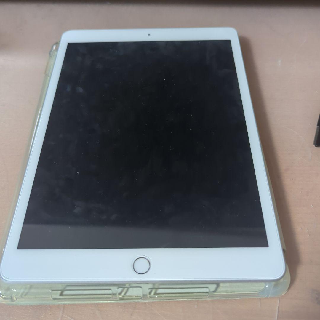 Apple iPad 第7世代 32GB Wi-Fi　本体　カバー付