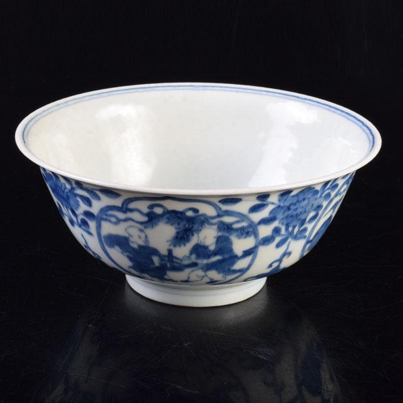 中国　大明萬暦年製款　青花　山水人物文碗　V　8711