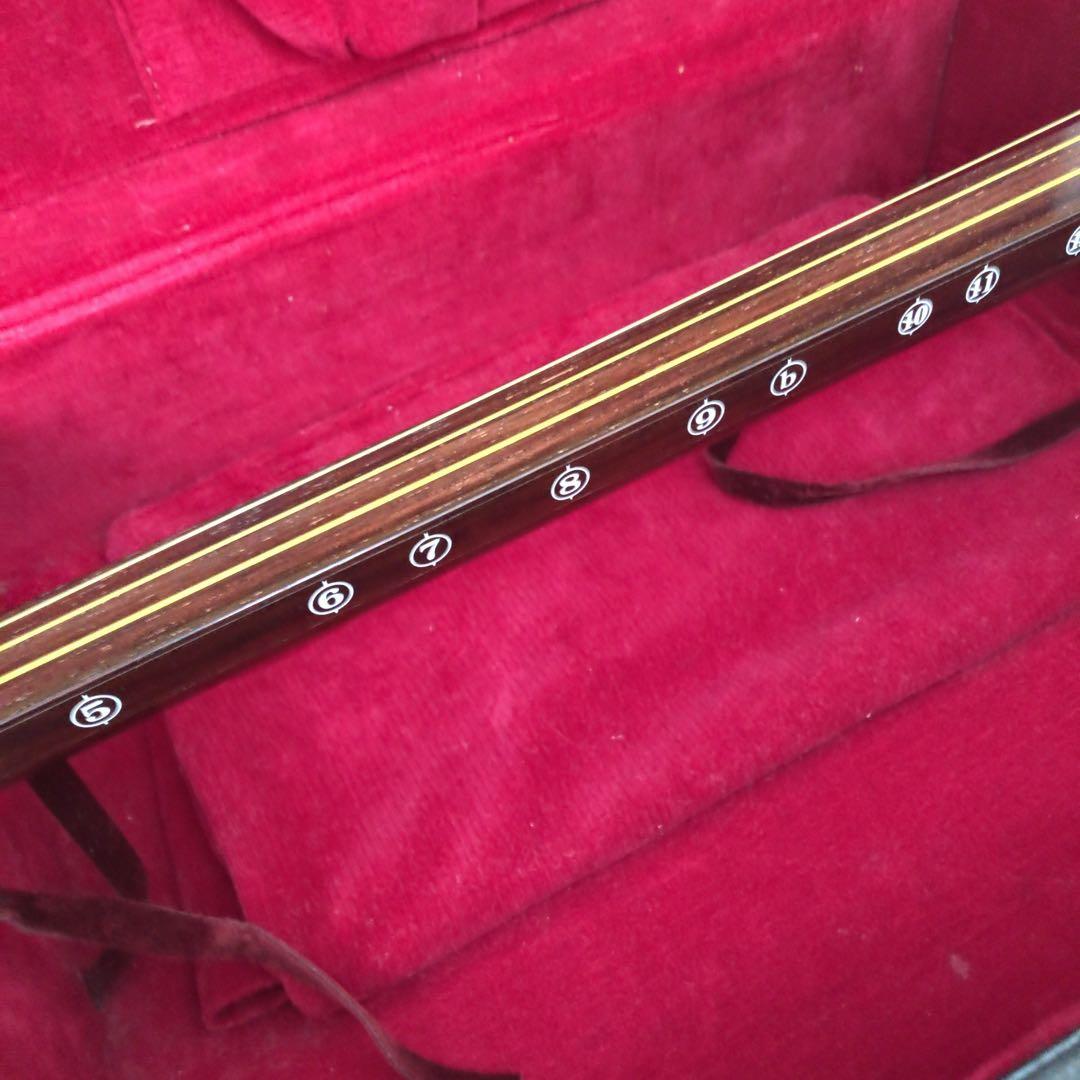 三味線　本体 3弦 木製 バチ　ハードケース付き