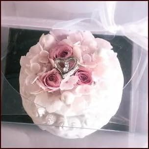 プリザーブドフラワーケーキ 　ラウンド　ハート＆ピンク ギフトケース付き ♫