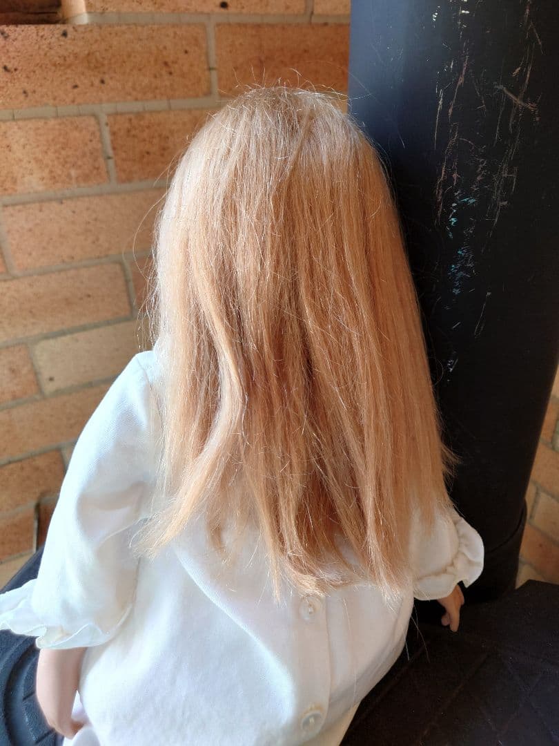 花帽子の女の子　描き目　マナースドルファー　アーティストドール　Sigikid