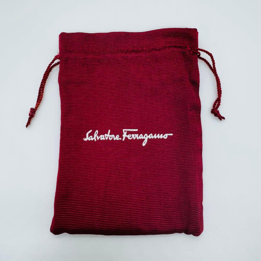 ✨Ferragamo✨フェラガモ✨ガンチーニ✨シルバー文字盤クォーツ✨腕時計✨