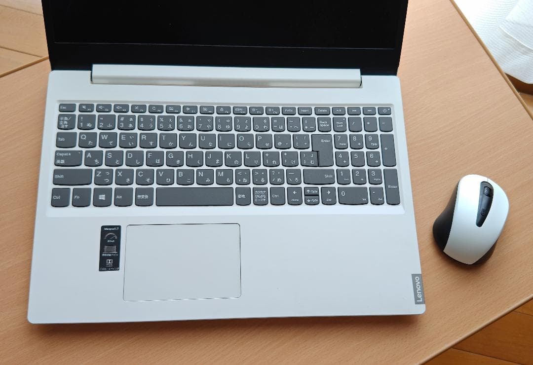 Lenovo Ideapadノートパソコン ホワイト