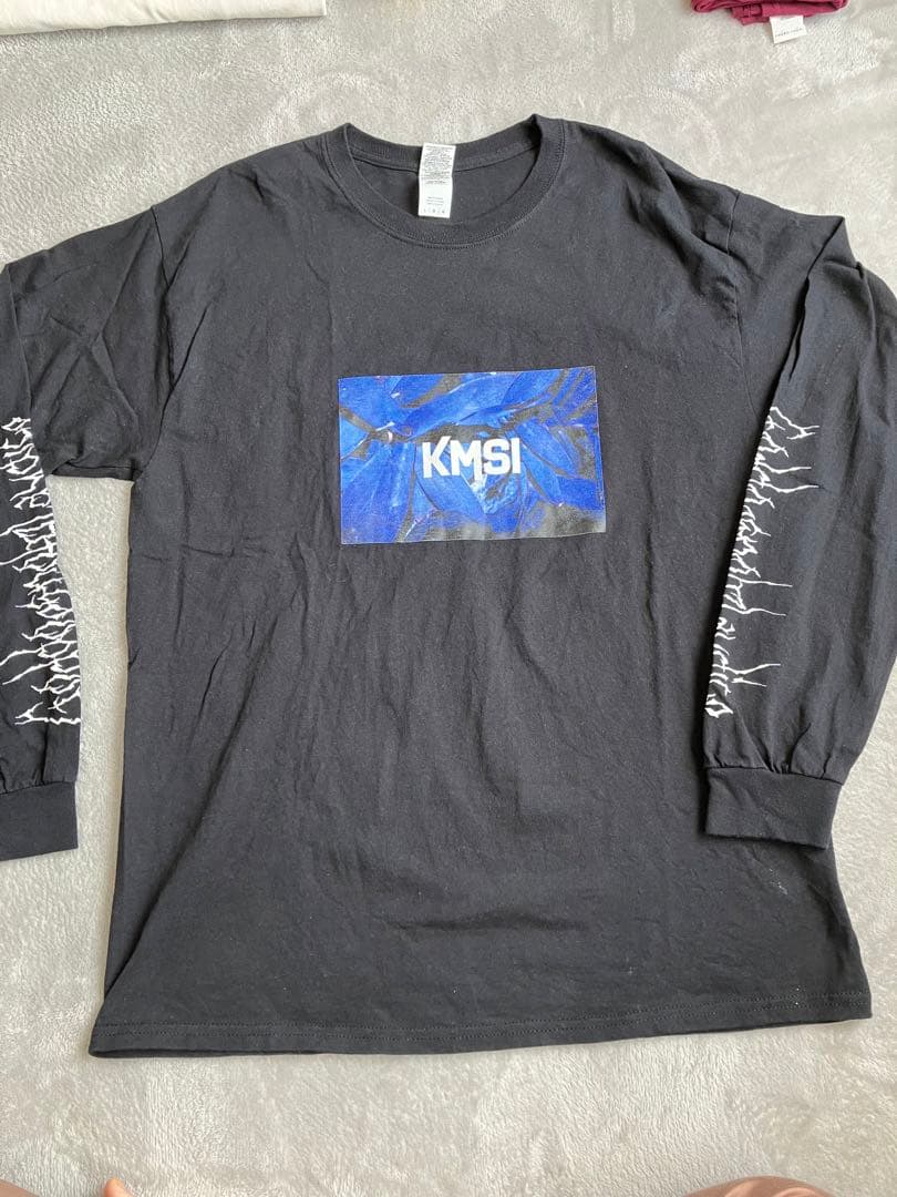 KMSI 長袖T 神はサイコロを振らない