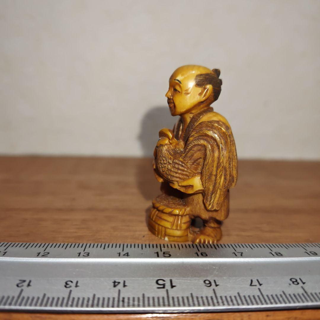 時代提物 人物根付 天然素材【翁と尾長鶏】高さ約5cm 重さ24ｇ 江戸の暮らし
