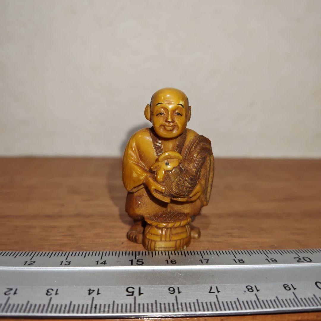 時代提物 人物根付 天然素材【翁と尾長鶏】高さ約5cm 重さ24ｇ 江戸の暮らし