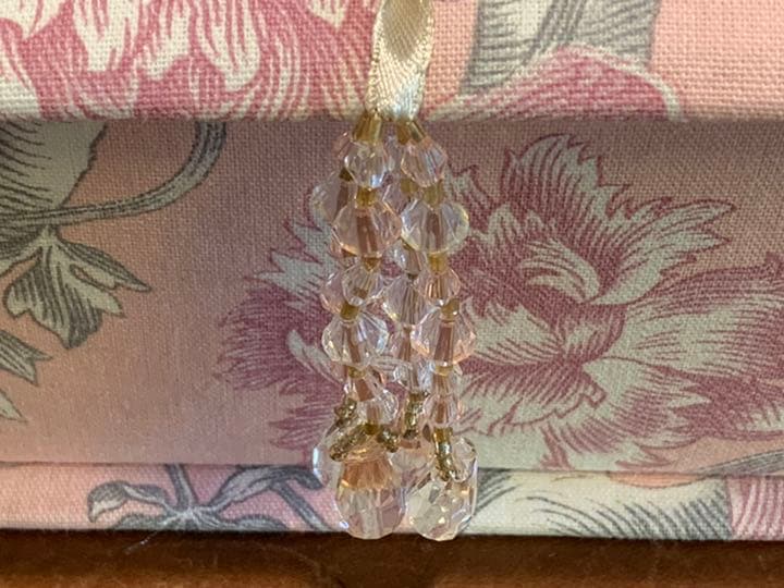 優しいピンクの花柄フランス布で作ったカルトナージュ