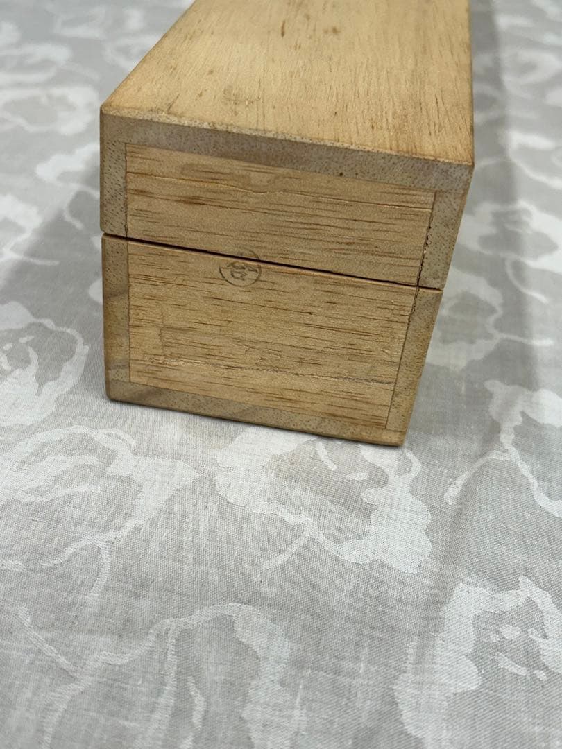 「忍」　掛け軸 掛軸 共箱あり　胡 漢民　書