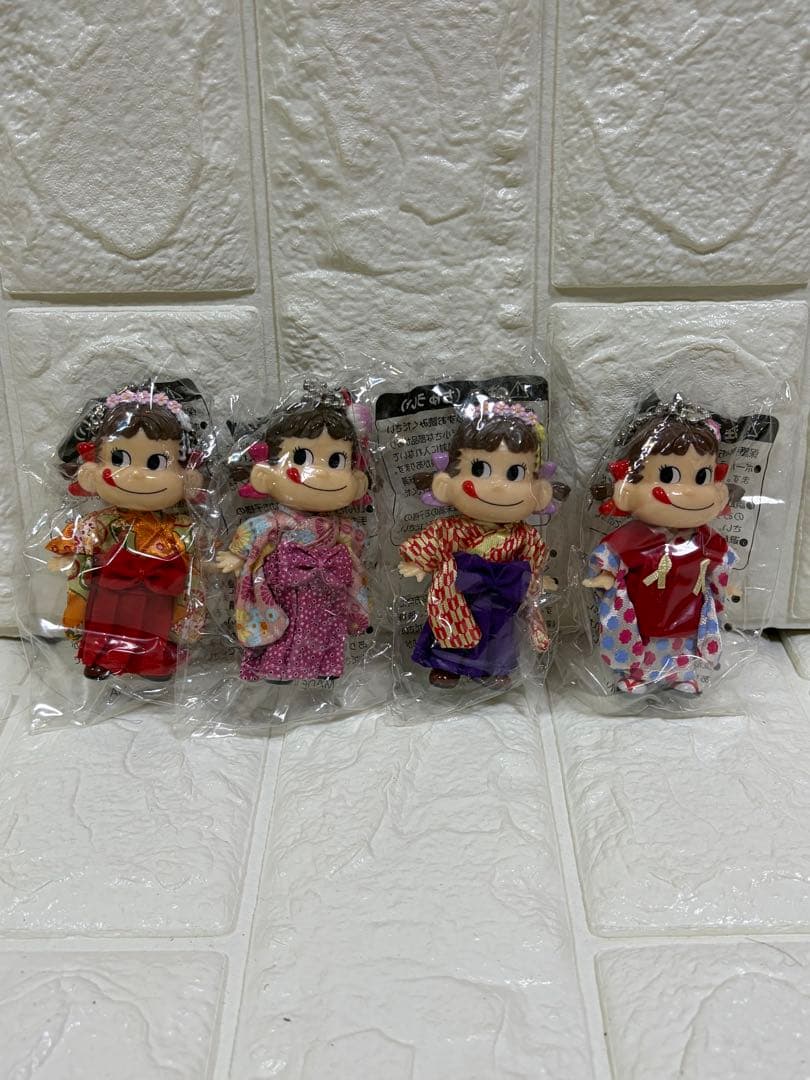 【新品未開封】ペコちゃん キーホルダー全19種 マスコット 不二家 ポコちゃん