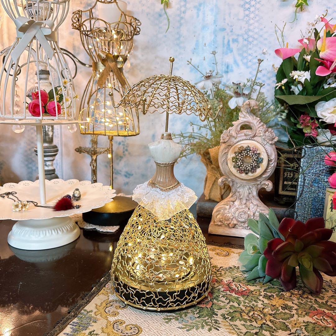 素敵に飾れるアクセサリースタンド ドレスアップトルソー 電飾付（電池蓋欠品）