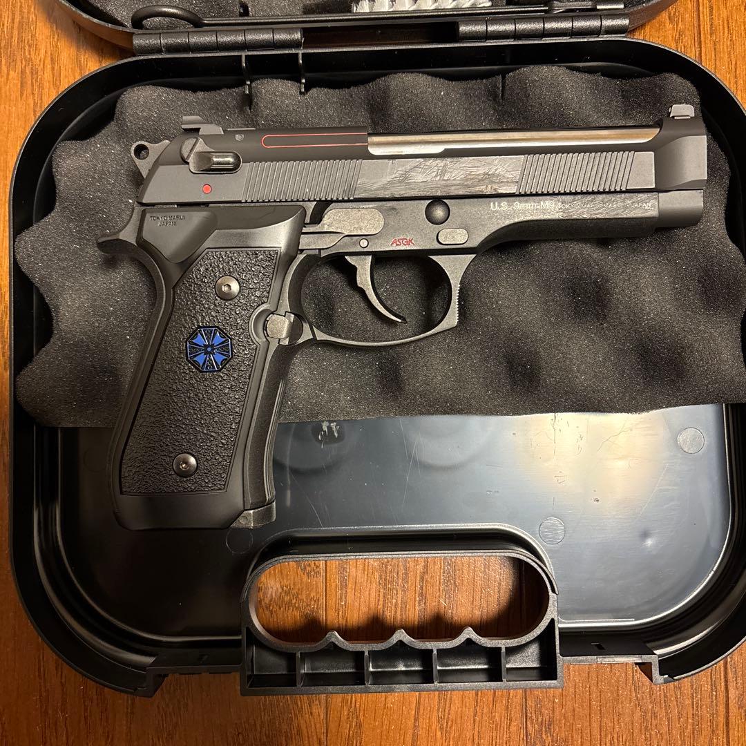 アンブレラ ガスガン　(マガジンあり)・HK45(マガジンあり)・ライト