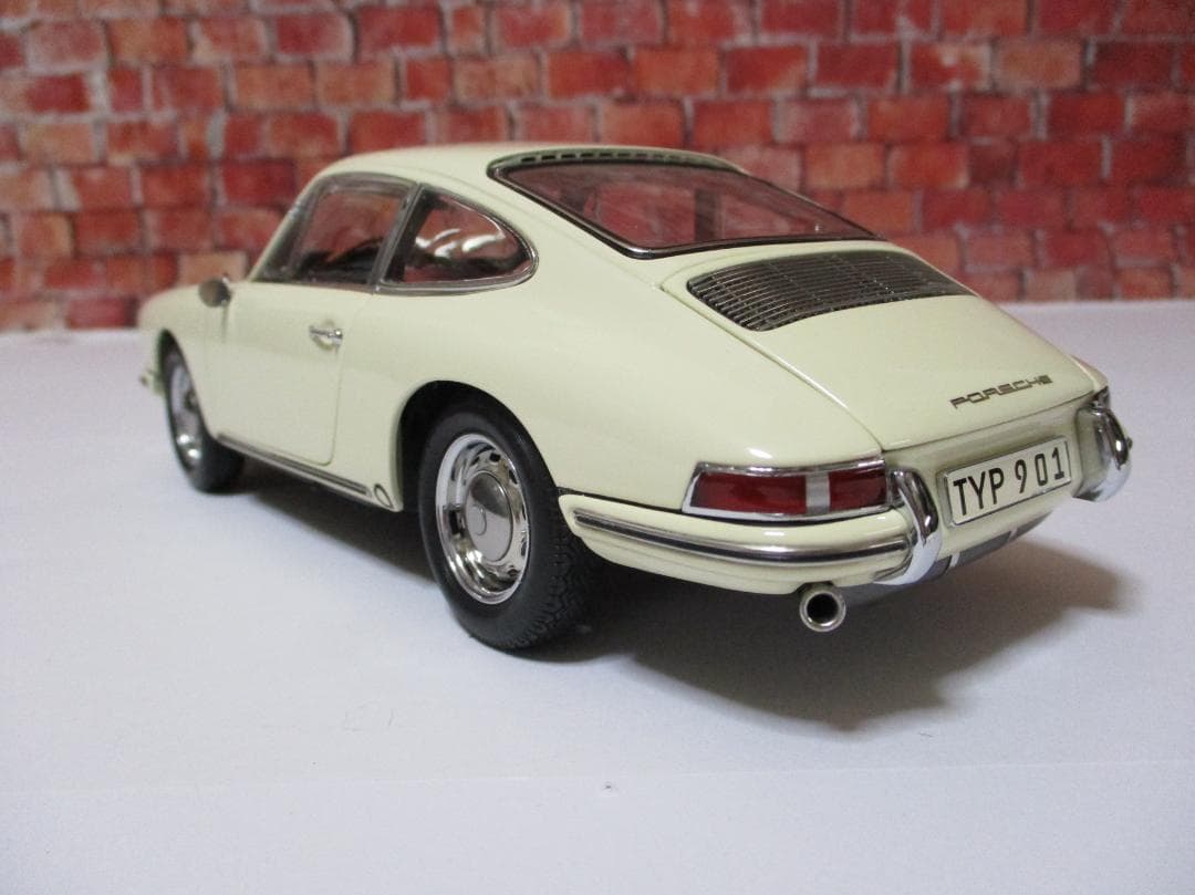 1/18 CMC ポルシェ 901(911) 1964 ホワイト