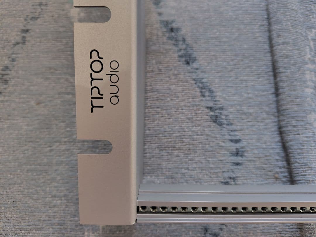 TIPTOP audio モジュラーシンセサイザーラック