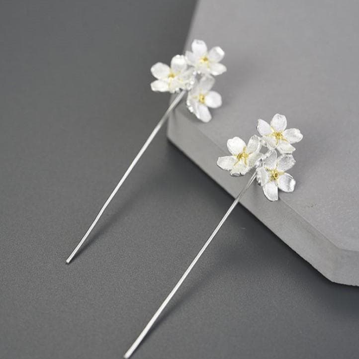 ワスレナグサのピアス - 耳を華やかさを添える　R418