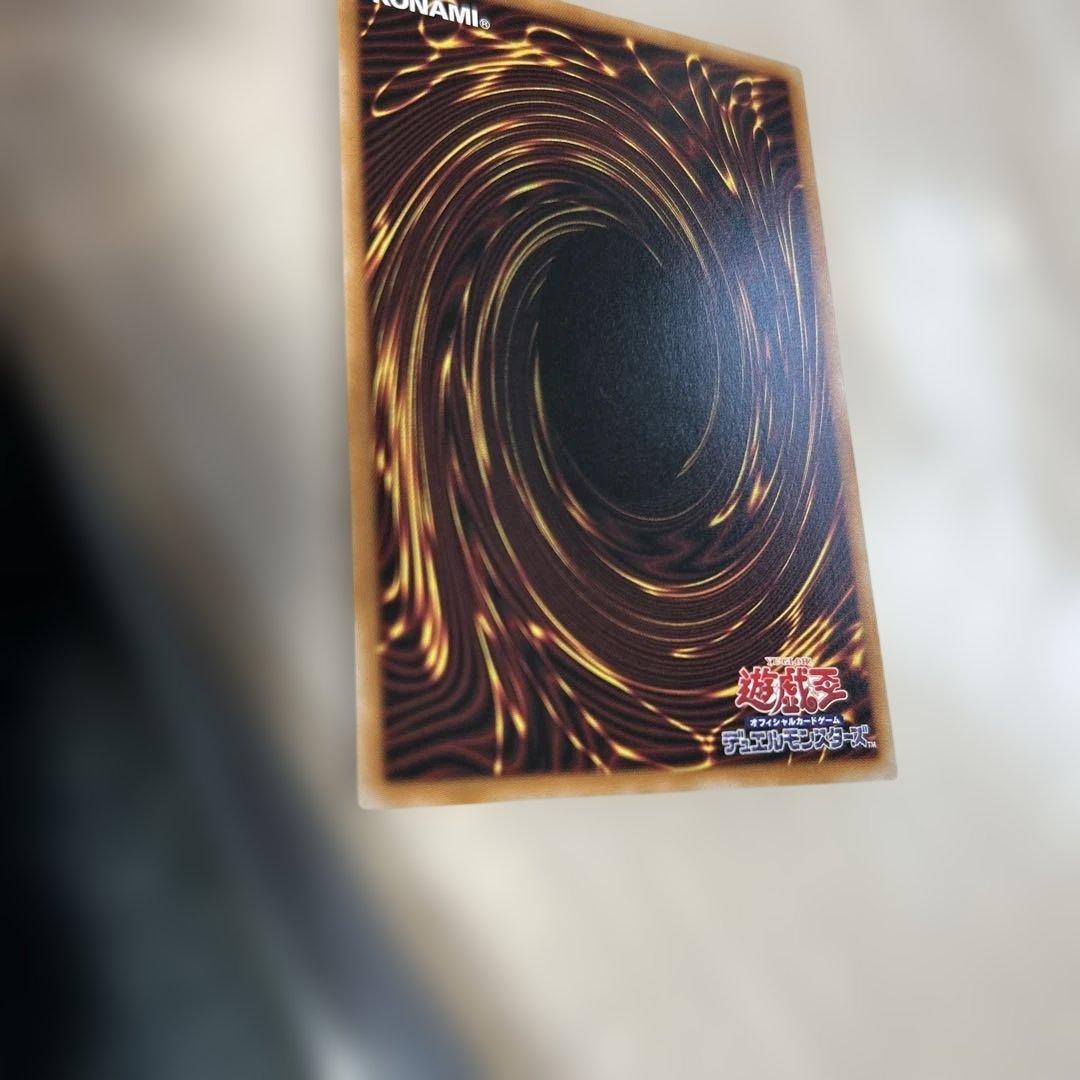 遊戯王カード　黒魔導のカーテン　プリズマティック　シークレットレア