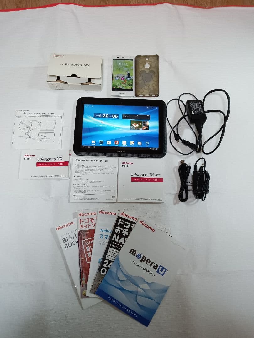 ドコモ　arrows F-01D タブレット　ドコモ　F-01F スマホ