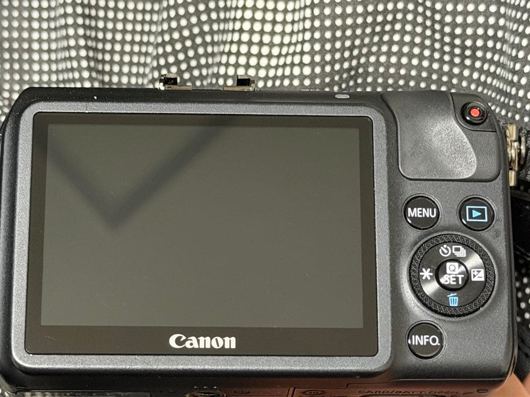 Canon EOS M ミラーレスカメラ 18-55mmレンズ付き