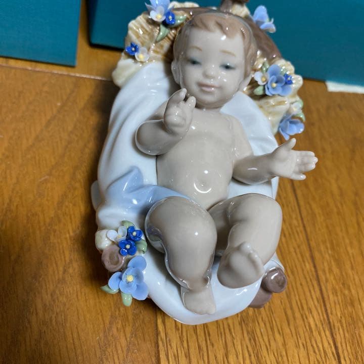 リヤドロ　天からの恵み　赤ちゃん　お花