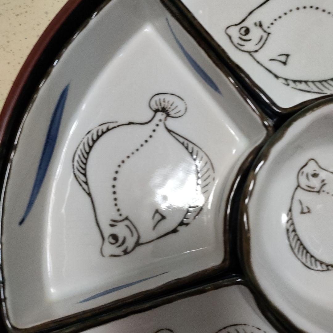 ひらめデザインの陶器回転皿と小皿