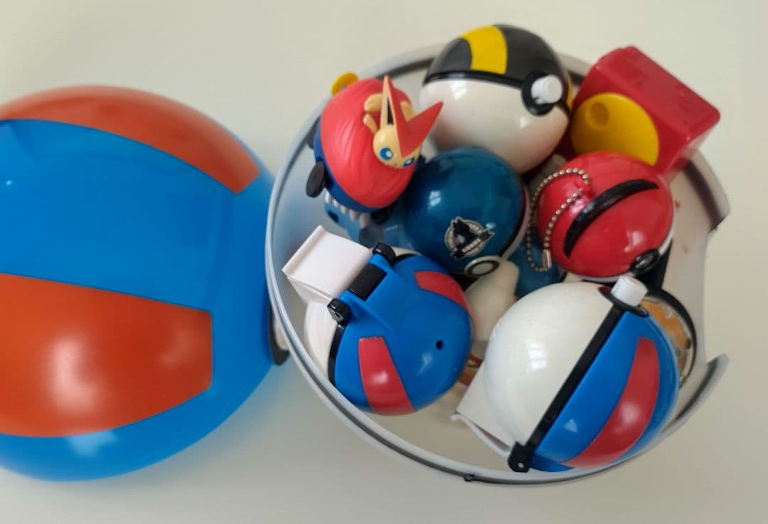 ポケモン グッズまとめ スーパーボール 小物入れ ハッピーセットなど